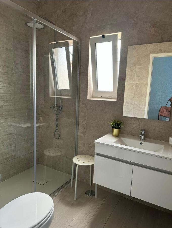 Quarteira Home Beach Ferias Tranquilas A 1Km Da Praia Totalmente Renovado Eksteriør billede