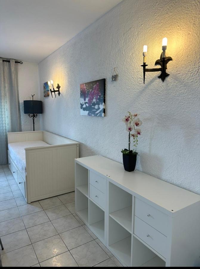 Quarteira Home Beach Ferias Tranquilas A 1Km Da Praia Totalmente Renovado Eksteriør billede