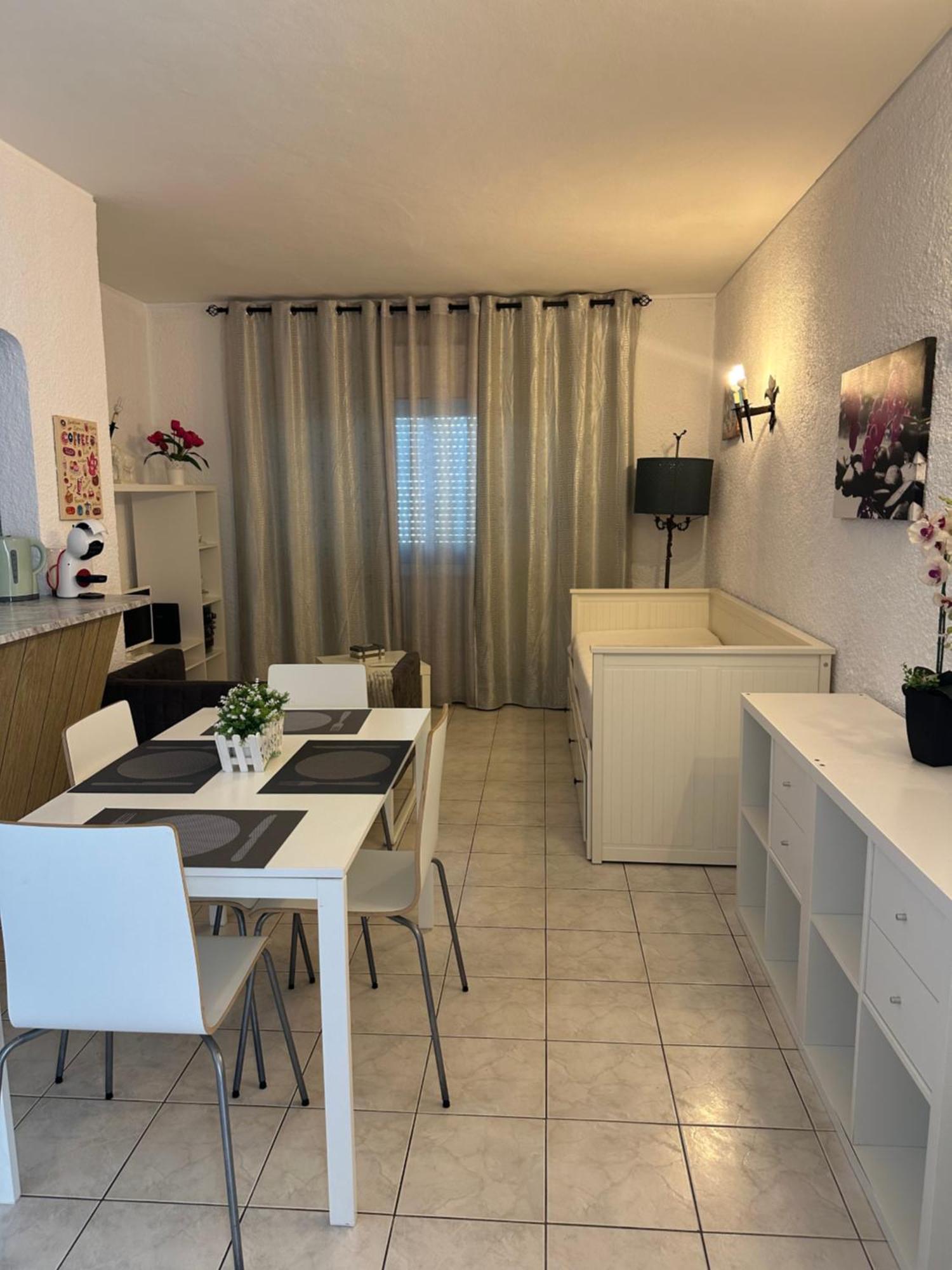 Quarteira Home Beach Ferias Tranquilas A 1Km Da Praia Totalmente Renovado Eksteriør billede